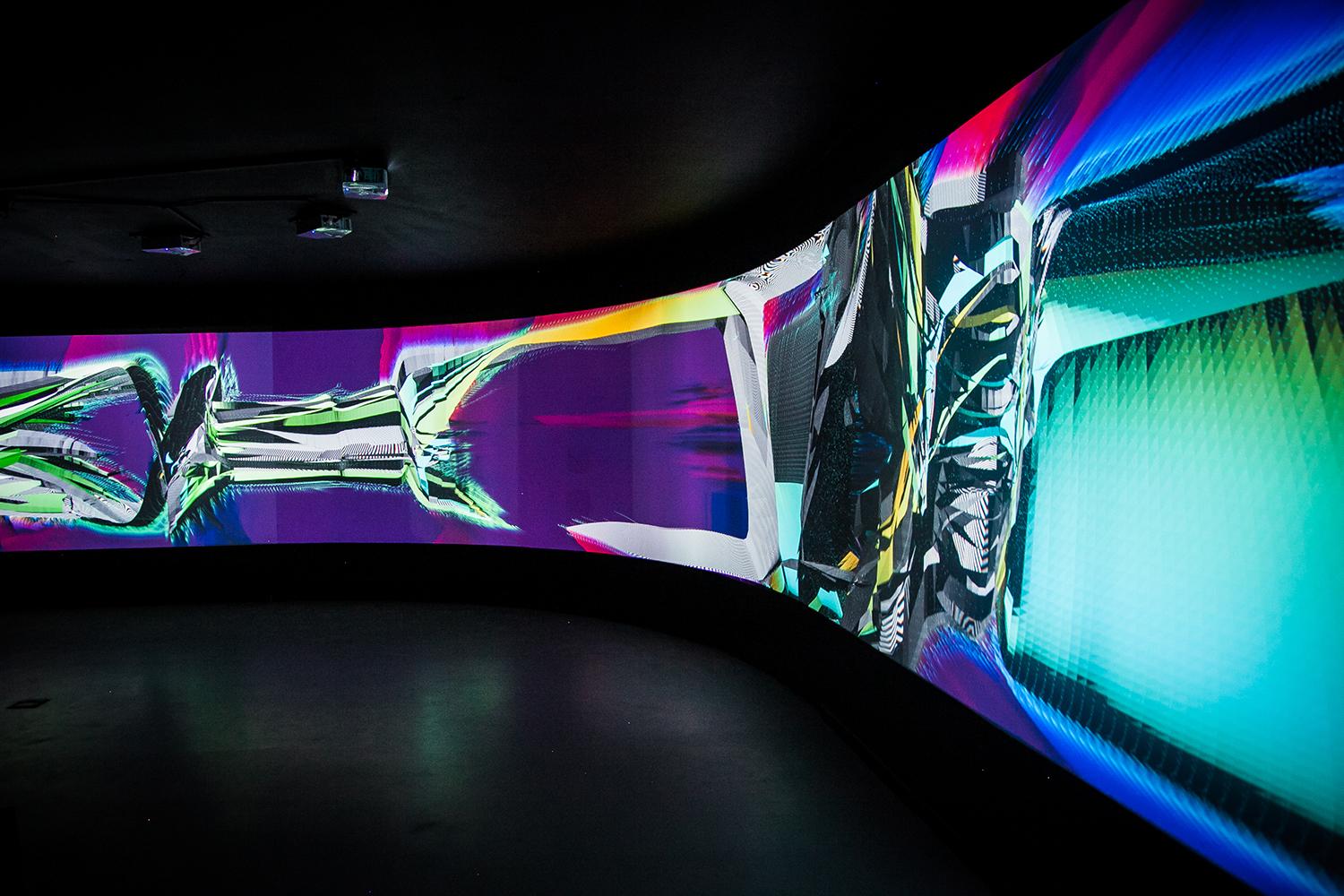 Crystal-Clear Visuals for Engaging Conferences & Meetings