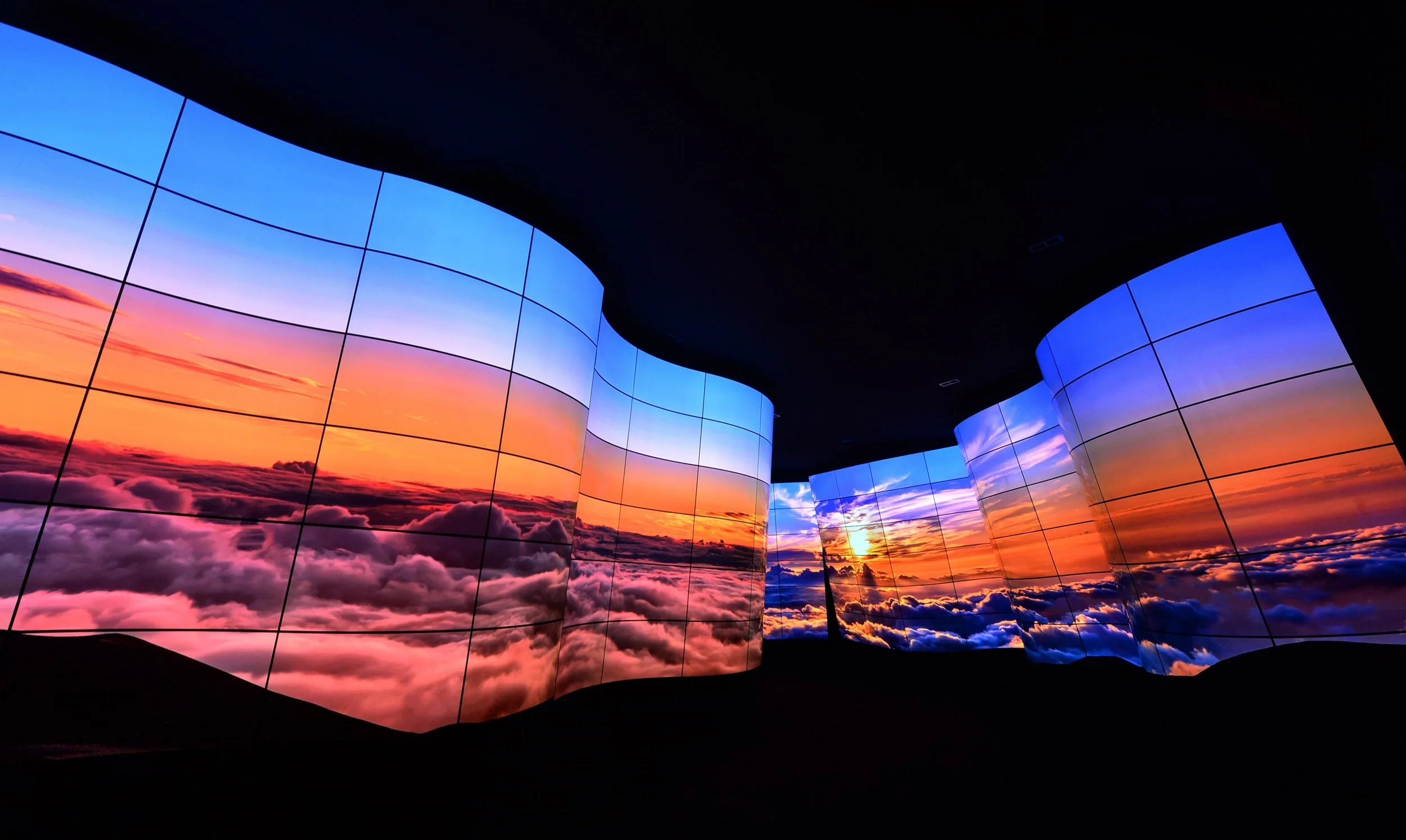 Qorvixcos: Premium Projector & LED Display Rentals for Your Events